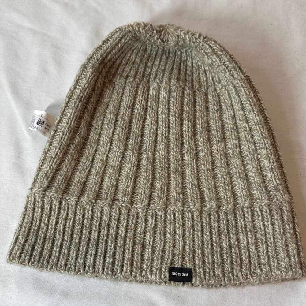 American Eagle Outfitters Tan/Cream Ribbed Beanie. OS.